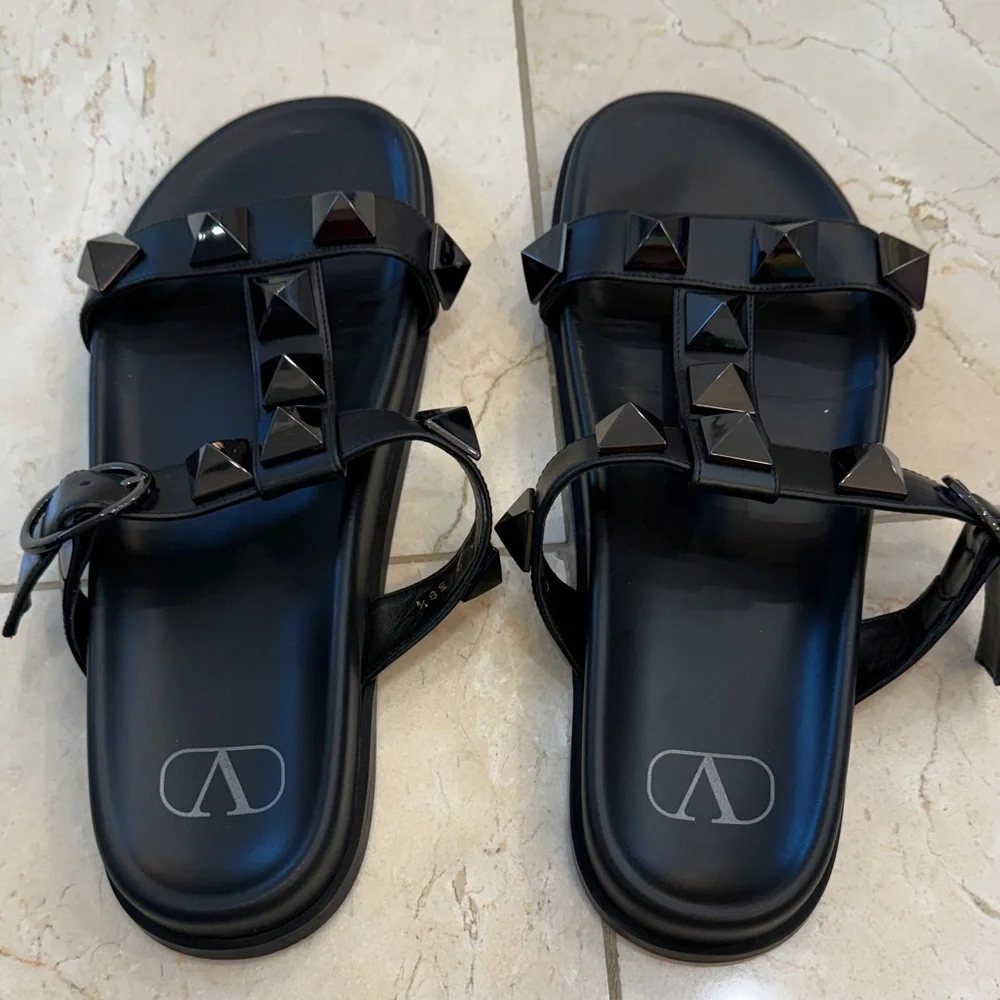 Valentino Garavani Black Pyramid Stud Slides - Picture 4 of 4